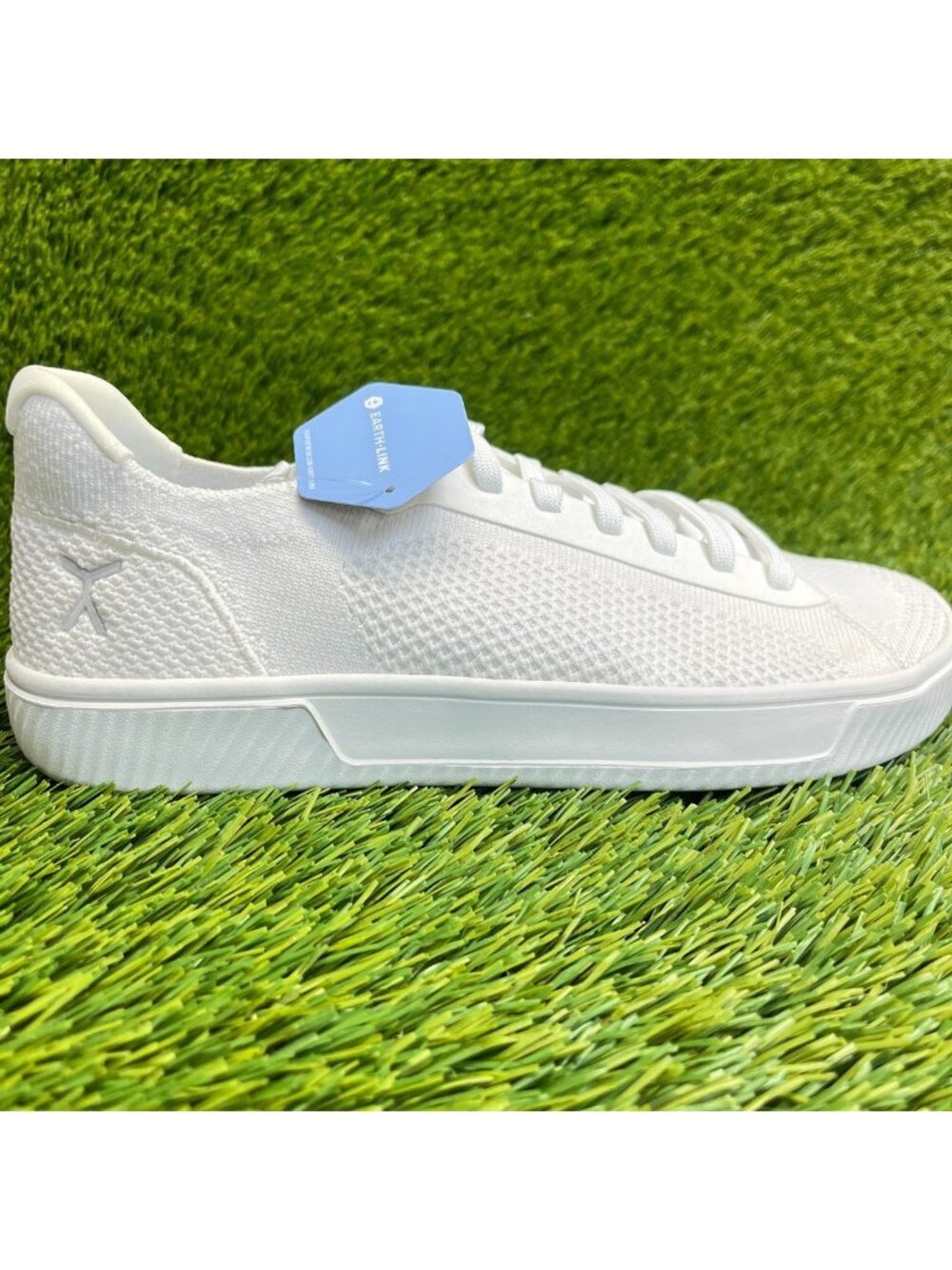 Flux Footwear Adapt Trainer White Womens Size 9 Mens Size 7.5 Athletic Shoes
